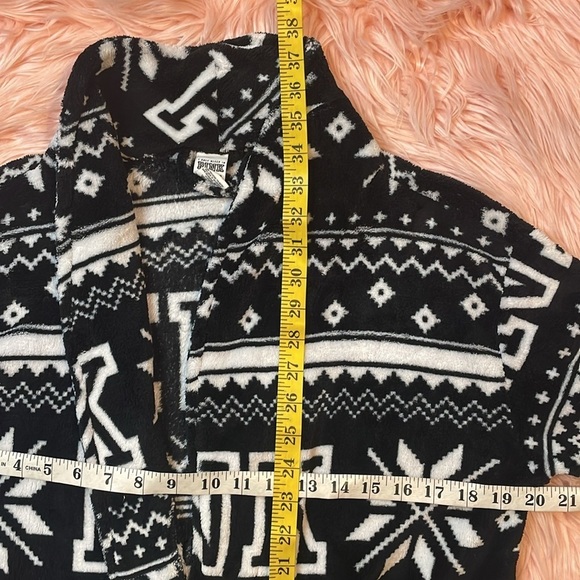 PINK Victoria’s Secret Black & White Snowflake Open Front Plush Robe Size XS - Picture 5 of 5